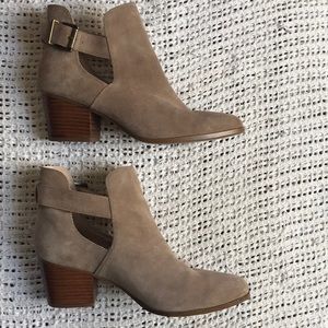 Sole Society 8.5 Suede Coffee Cutout Heel Booties Excellent Condition